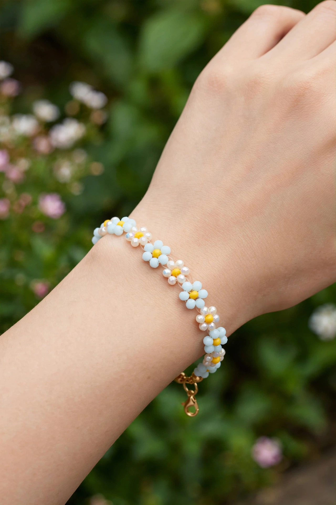 White Daysi Bracelet